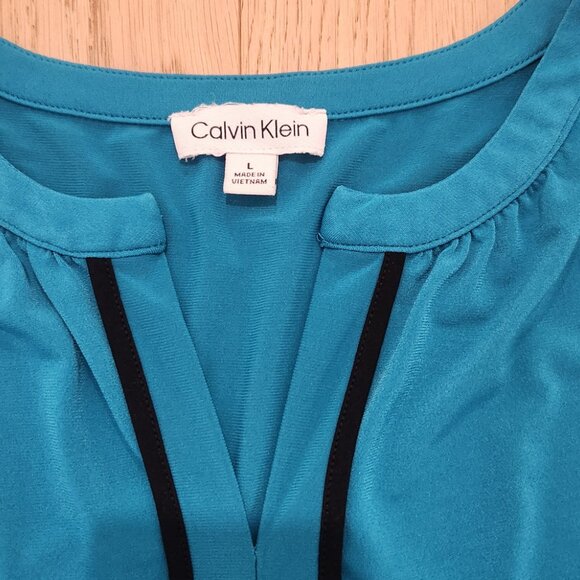 Split V Knit Shell - Picture 6 of 7